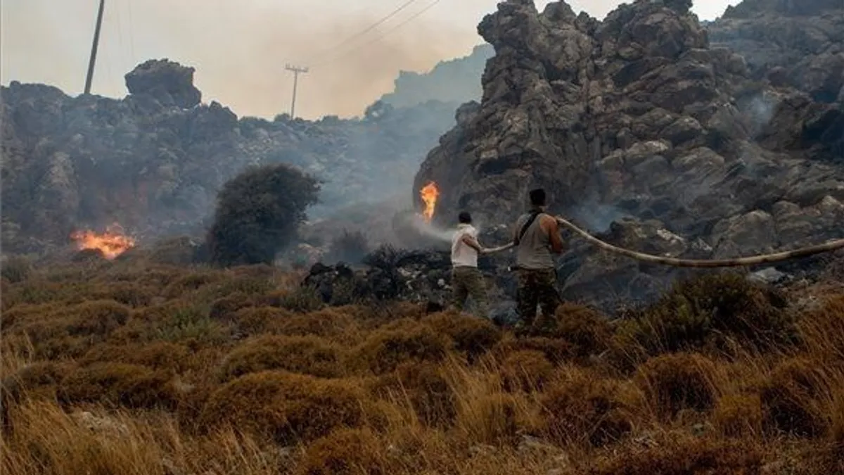 Νέες δασικές πυρκαγιές πλήττουν τα ελληνικά νησιά Χίο και Κω