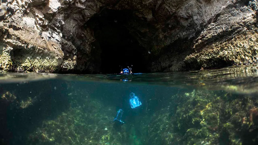 Ayia Napa, tengeri barlang, barlang, sziklaugrás, szikla, Ciprus, látványosság, turisztikai látványosság,