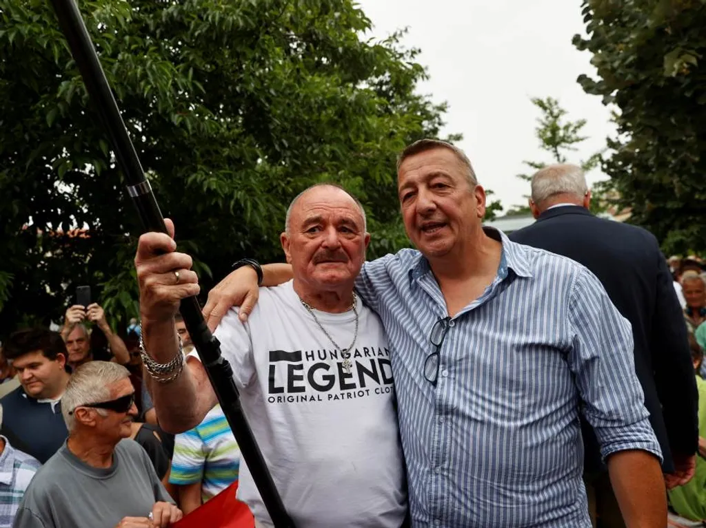 Bayer Zsolt, BayerZsolt, publicista, tüntetés, Európai Bizottság budapesti iroda előtt, Budapest, 2024. 06. 14.