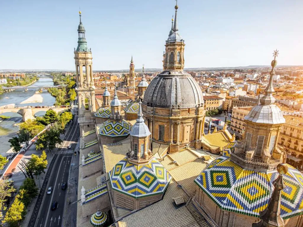 Buenos Aires-i templomhoz tartozó Oszlopos Boldogasszony-bazilika, Oszlopos Boldogasszony székesegyház-bazilika, katolikus templom, Zaragoza városa, Aragónia, Spanyolország