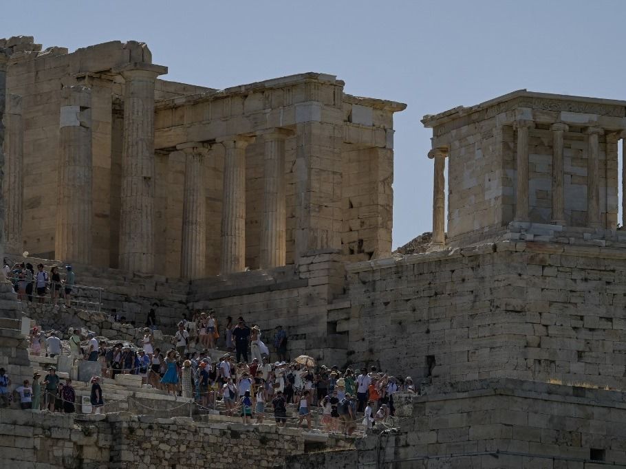 Canicule en Grèce: l'Acropole d'Athènes fermée aux visiteurs mercredi aux heures les plus chaudes (ministère) yap/pz