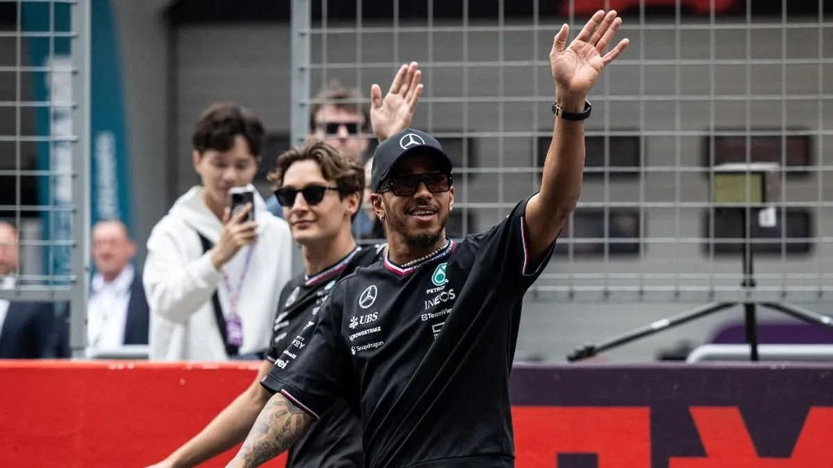 Hamilton azért is dühönghetett, mert Russell a csapattársa