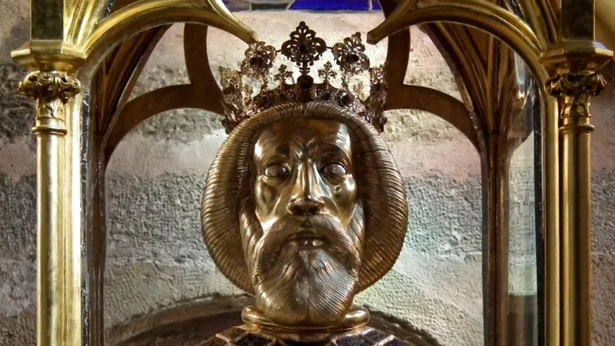 Szentet avató szent „idegen nyájak nyomában” 1192. június 27-én avatták szentté I. László királyt