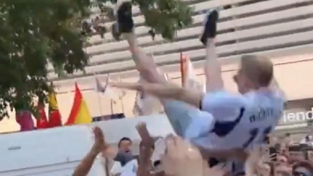 A tömegbe akart ugrani az elmebeteg Real-szurkoló, óriási hiba volt - videó