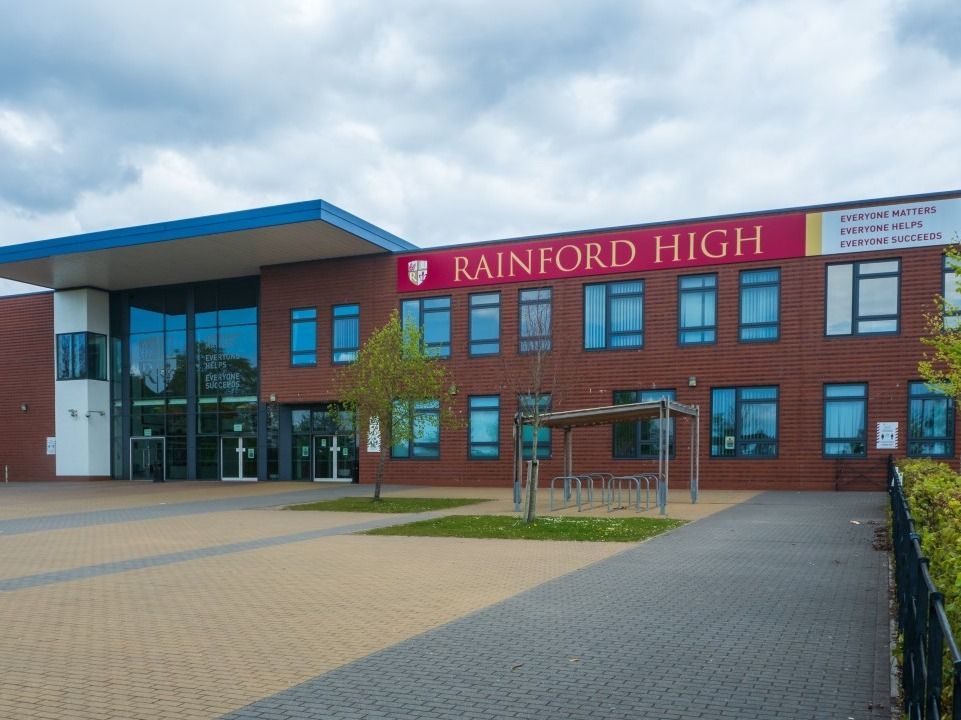 A 13 éves lány és a 14 éves fiú az iskolájukban vandálkodott, csak mert unatkoztak, Rainford High Technology College, RainfordHighTechnologyCollege