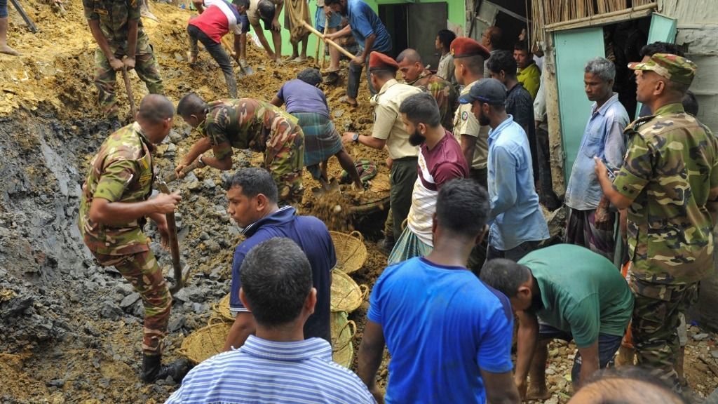 Legalább 700 000 ember rekedt a hirtelen áradások és a heves esőzések miatt a Sylhet körzetben
