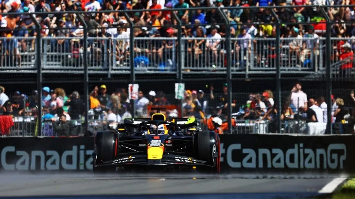 F1: Verstappen életveszélyes pillanatokat okozott, a Ferrari hatalmasat hibázott