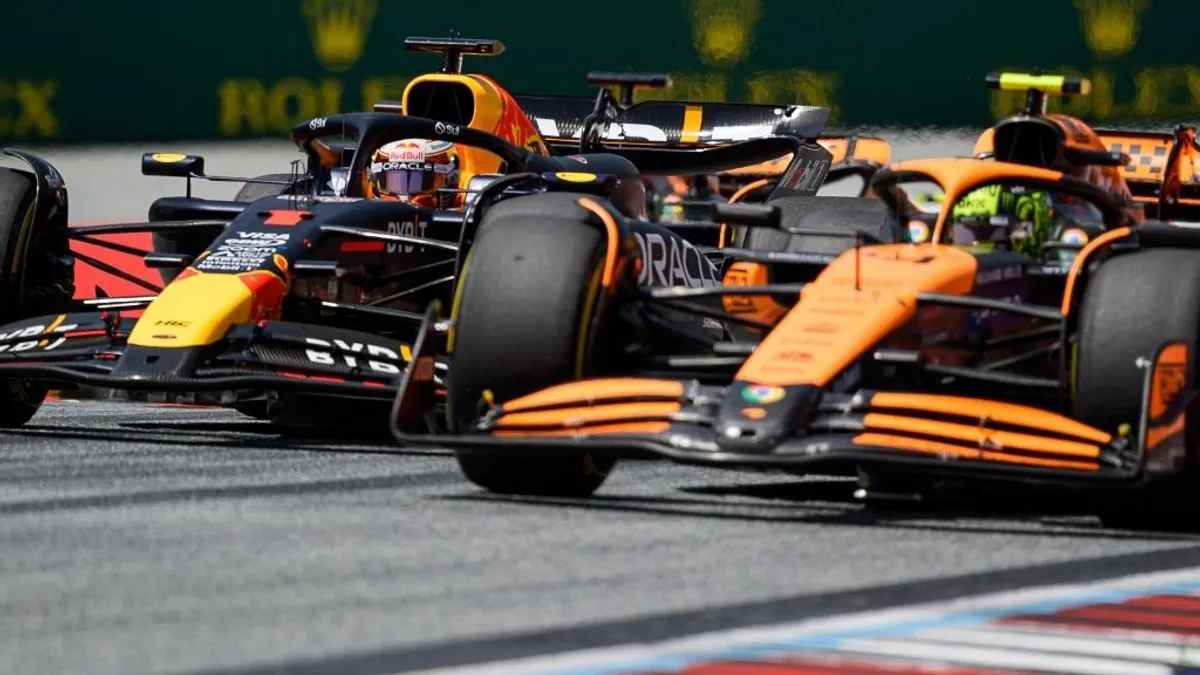 A végén jött a dráma: összeütközött az első két helyezett - élő közvetítésünk az F1-es Osztrák Nagydíjról