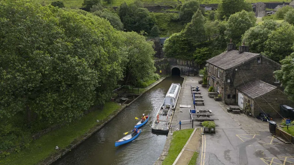 Standedge Tunnel, Anglia, csatorna, csónak,  vasút, vasút vonal 
