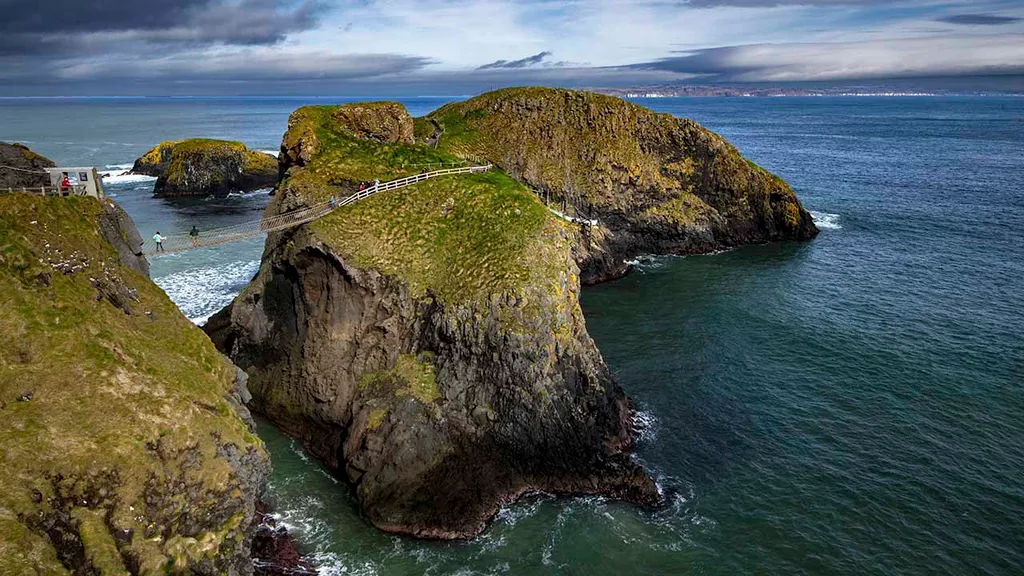 Carrick-A-Rede kötélhíd, Carrick-A-Rede, kötélhíd, híd,Carrick sziget, Írország, látványosság, turisztikai látványosság,