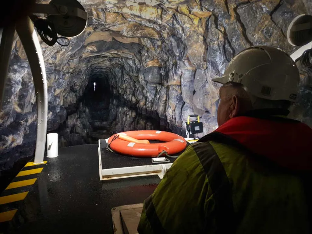 Standedge Tunnel, Anglia, csatorna, csónak,  vasút, vasút vonal 
