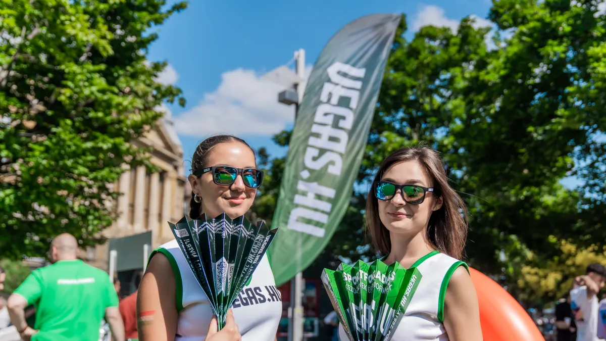 KIK EZEK A CHEERLEADERLÁNYOK AZ EB-NÉZŐ HELYEKEN?