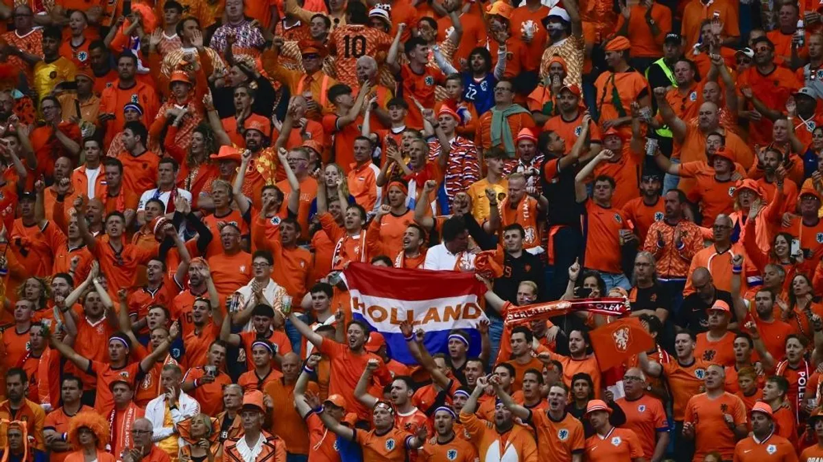 Élete legboldogabb pillanatait élte át a holland szurkoló, amikor jött a labda - videó