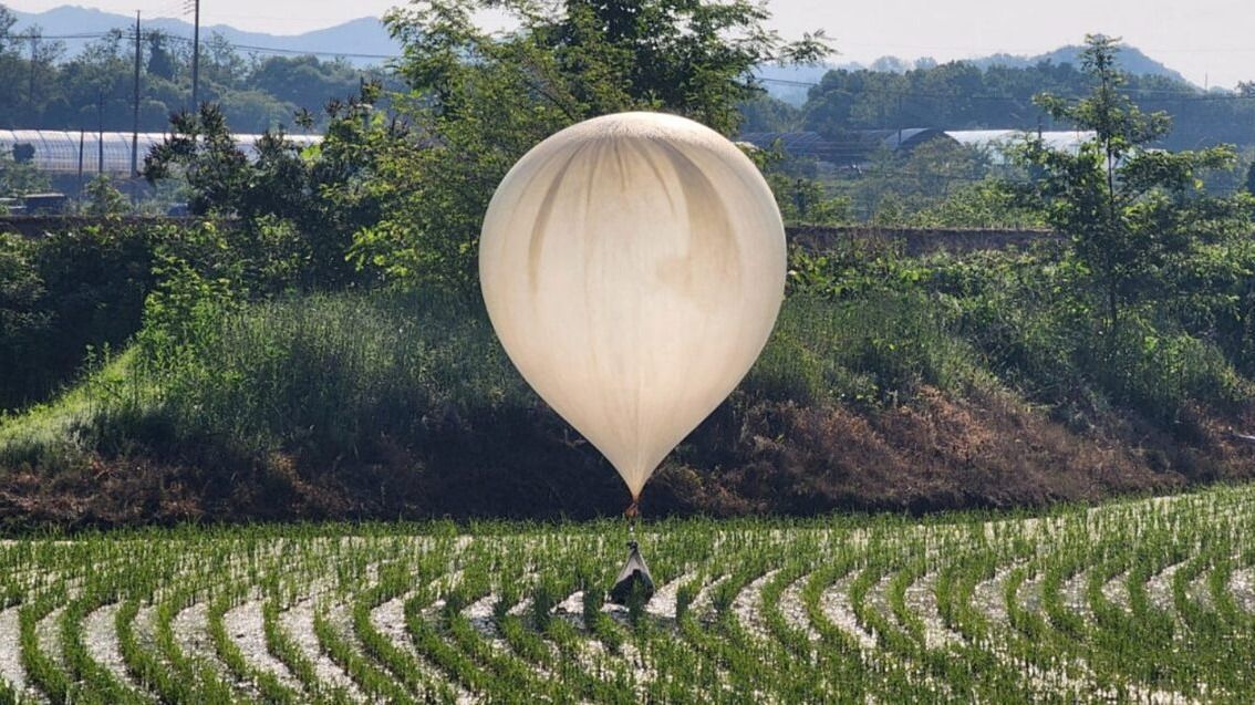 Felvétel egy, az előző akcióban Észak-Koreából Dél-Koreába érkező ballonról