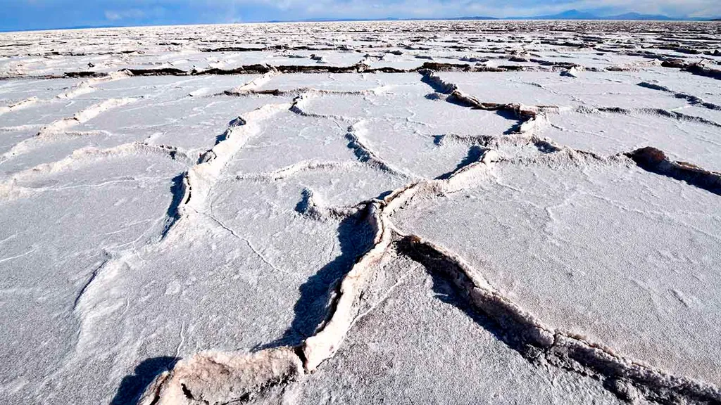 Salar de Uyuni, sósivatag, sómező, sósíkság, só, sóbánya, lítium, lítiumbánya, Bolívia, látványosság, turisztikai látványosság