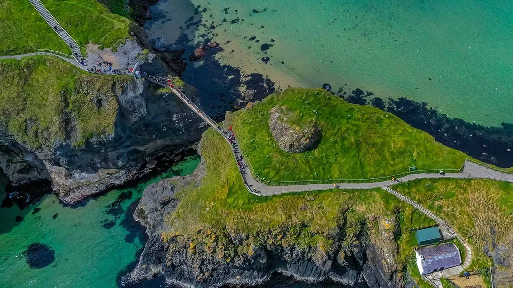 Carrick-A-Rede kötélhíd, Carrick-A-Rede, kötélhíd, híd,Carrick sziget, Írország, látványosság, turisztikai látványosság,