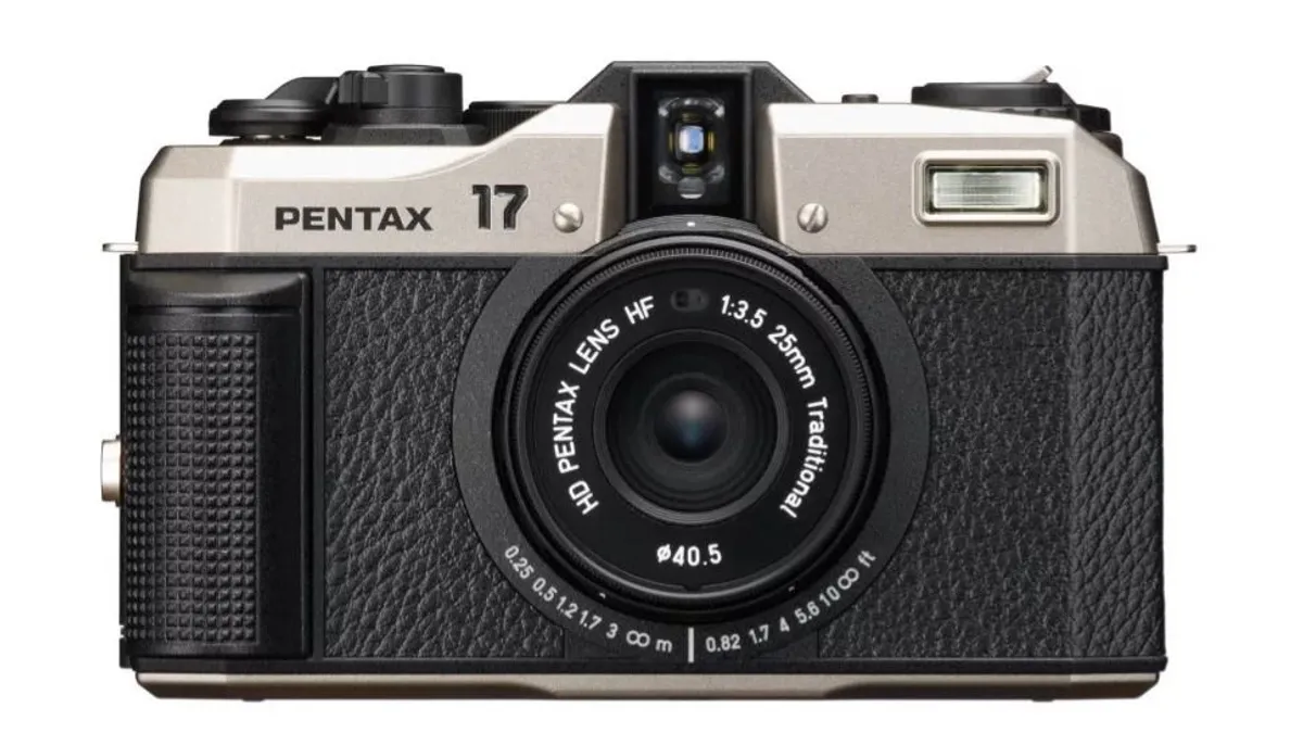 A TikTok generációnak szánja az új, filmes fényképezőgépét a Pentax