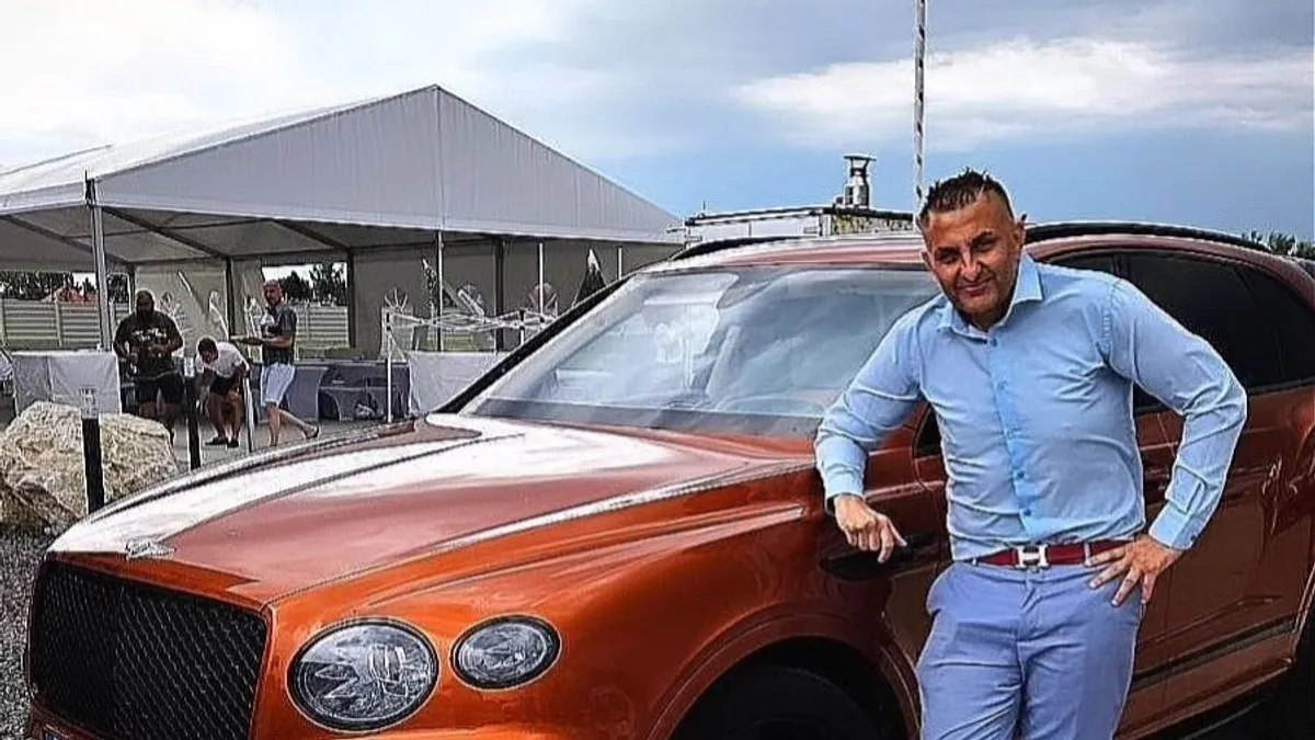 Az utcán, egy piros lámpánál kiabált egymással Győzike és L.L. Junior - videó