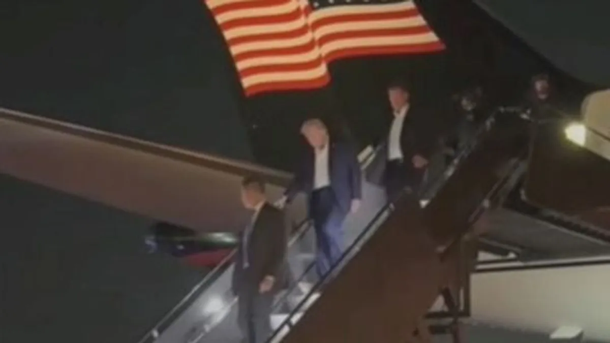 Először mutatkozott nyilvánosan Donald Trump a merénylet után