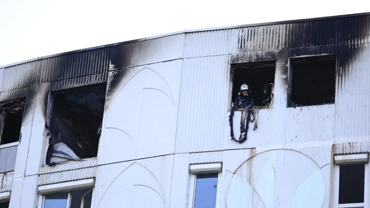 Tűz ütött ki a Nizzában, hét ember, köztük gyerekek is meghaltak