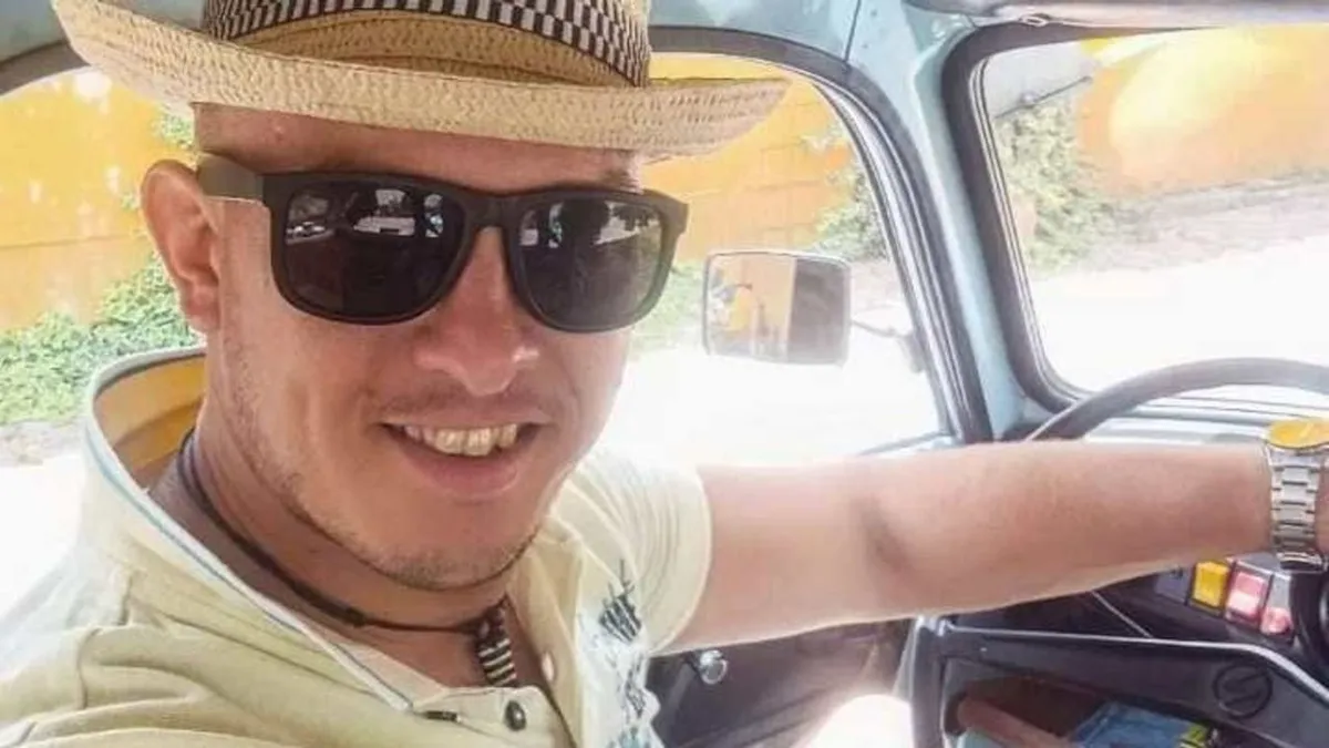 Fekete Márk 30. születésnapján nagy útra ment: Zwickauba hajtott Trabantjával