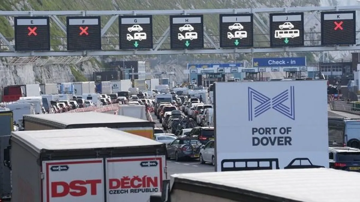 Káosz Doverben: az informatikai leállás után óriási a dugó a kikötőben