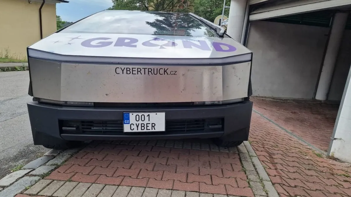Van már az EU-ban hivatalosan forgalomba helyezett Cybertruck. De van egy kis probléma…