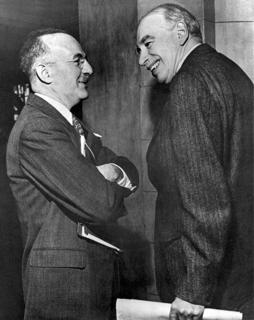 Harry Dexter White az amerikai, és John Maynard Keynes a brit pénzügyminisztérium képviselője