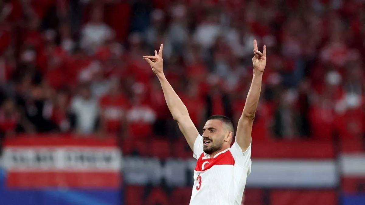 Nácizzák és fasisztázzák a foci Eb török játékosát és hazája drukkereit