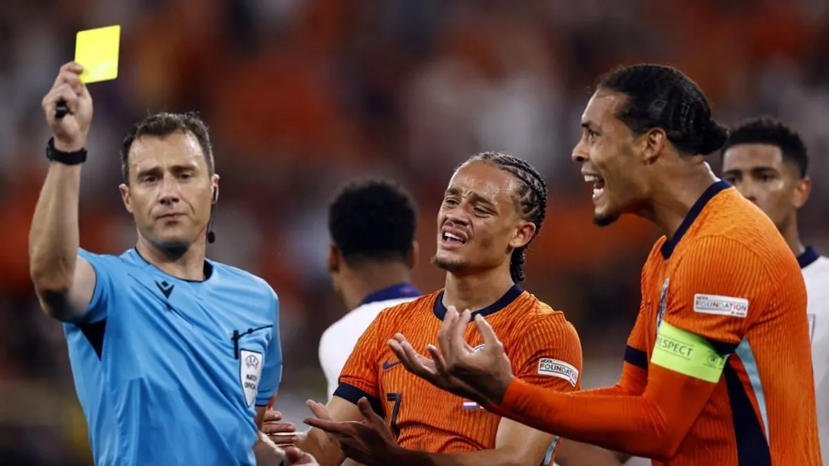 Azonnal eltűnt a bíró, miután lefújta a holland-angol elődöntőt