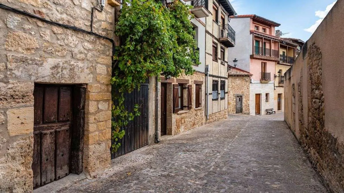 Ebben a festői spanyol szellemvárosban már csak 300-an élnek