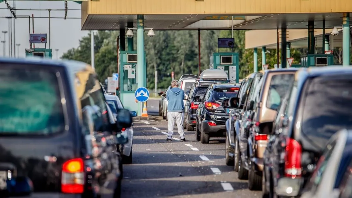 Már az új határátkelőhelyen fogadják az utazókat Kübekházánál