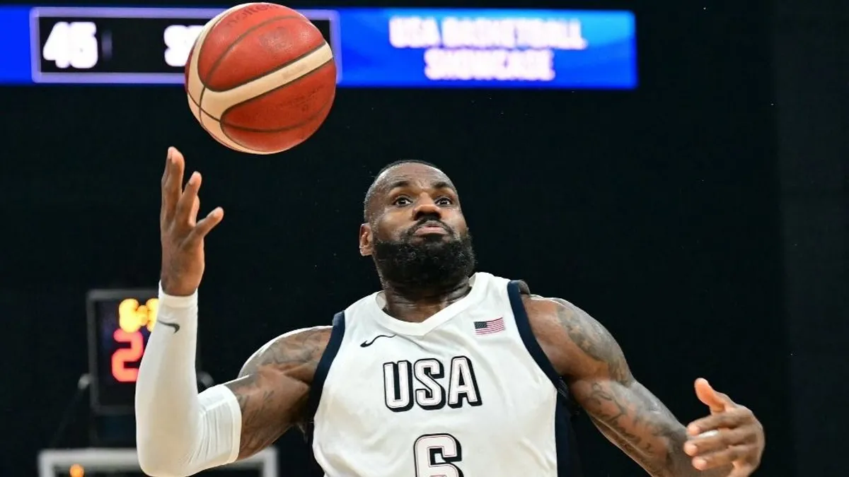 LeBron James viheti az amerikai zászlót
