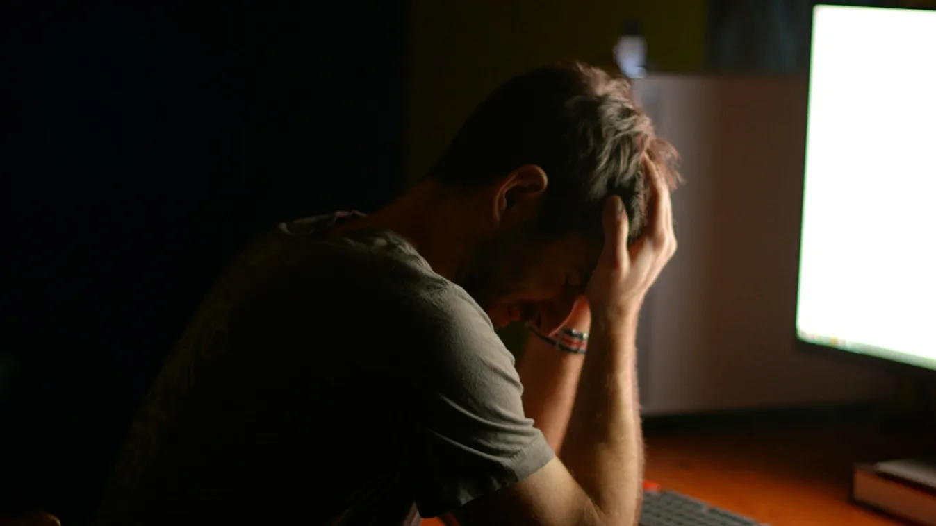 férfi depresszió depressed számítógép computer átverés csalás