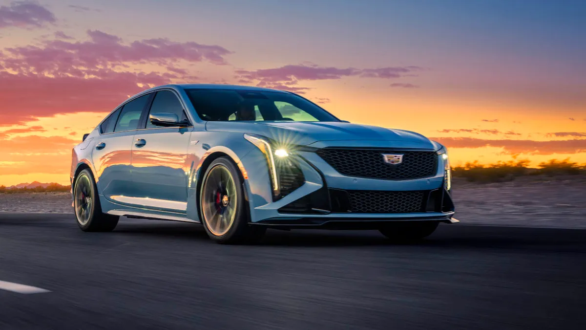 Rájött a Cadillac, hogy van mit javítani a 677 lóerős sportszedán vezethetőségén