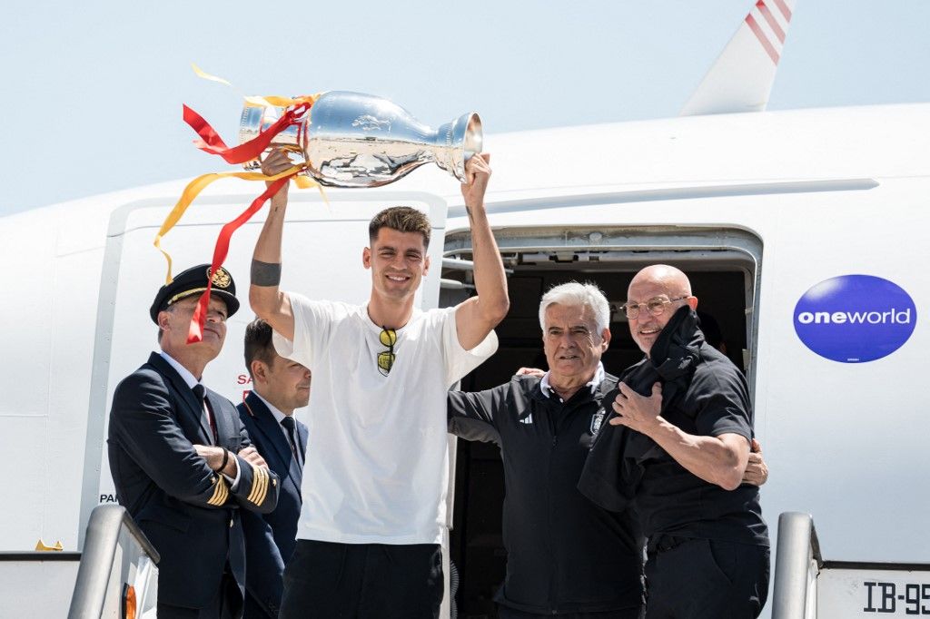 Spanish national football team arrive in Madrid