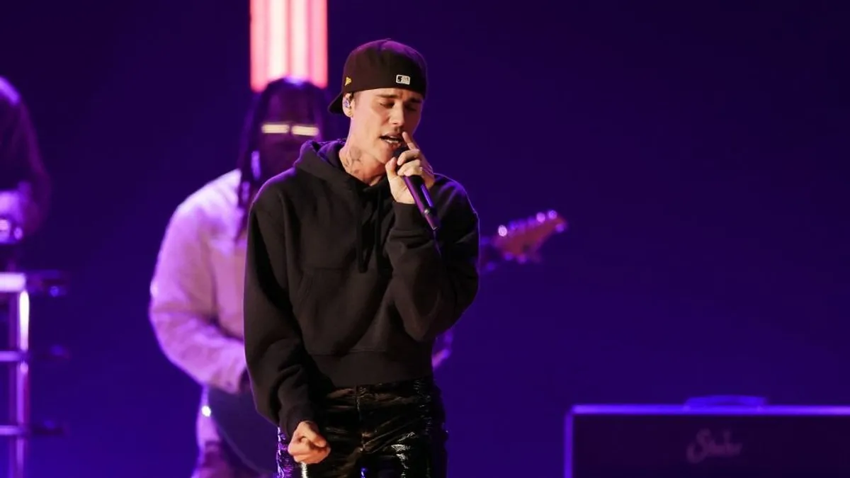 Justin Bieber is fellépett a történelmi indiai luxusesküvő egyik buliján - videó