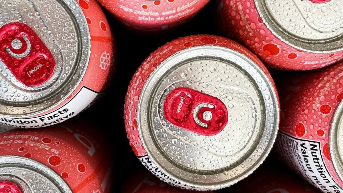 Meglepetés az üdítőknél: a Coca-Cola és a Pepsi termékeinél is jobban fogy egy harmadik márka