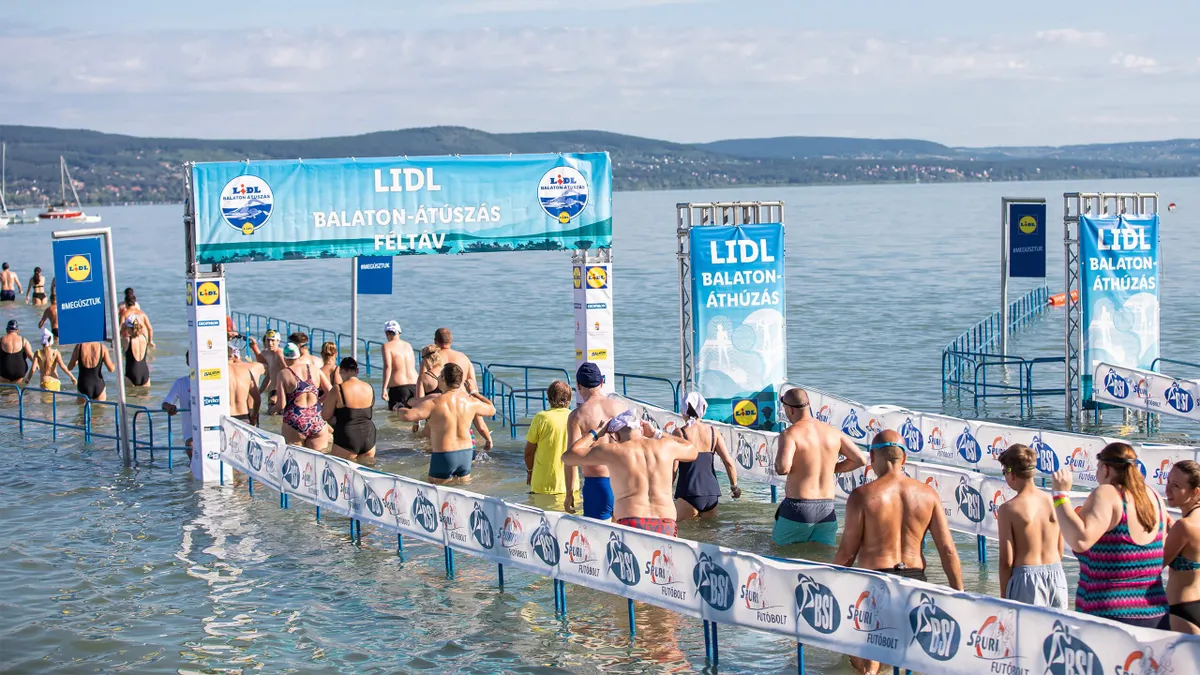 IDÉN IS A LIDL BIZTOSÍTJA AZ ENERGIAPÓTLÁST A BALATON-ÁTÚSZÁS RÉSZTVEVŐINEK