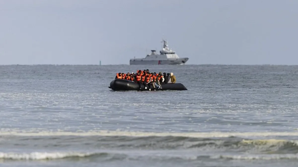 Rekordszámú migráns érkezik az Egyesült Királyságba a La Manche-csatornán keresztül