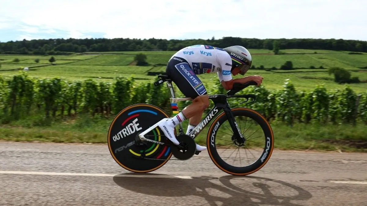 Nagyon megverték a címvédőt a Tour de France első időfutamán
