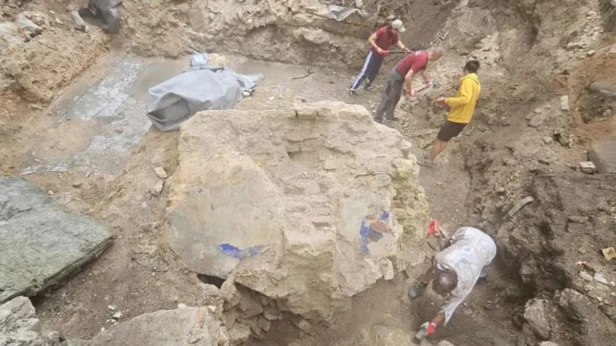 Újabb részleteket tártak fel a vilniusi nagyzsinagóga egykori épületéből