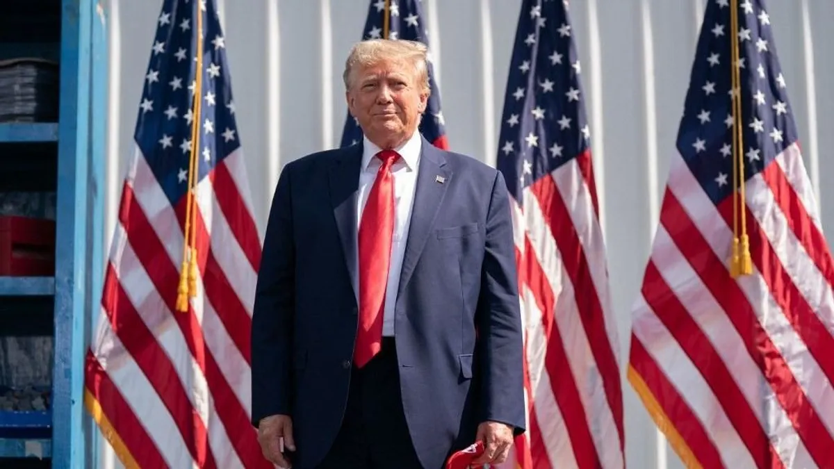 Donald Trump börtönbe küldené azokat a muszlimokat, akik elégették az amerikai zászlót Washingtonban – ORIGO