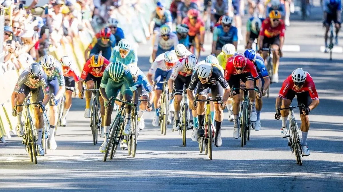 Őrült sprint végén célfotó döntött a Tour de France-on - videó