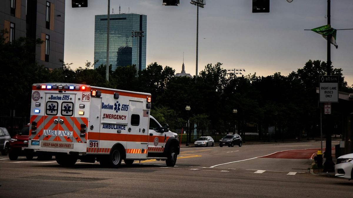 mentőautó segélyhívás ambulance car emergency call sos iPhone