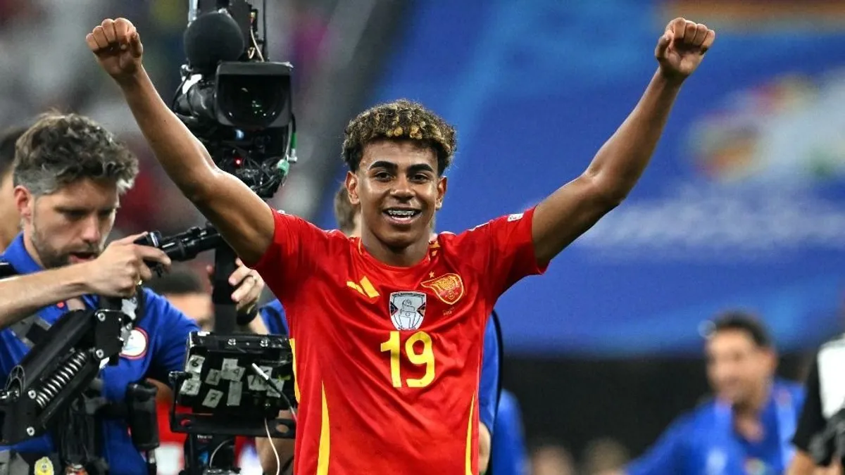 Elsírta magát a spanyol tinisztár édesanyja a fia csodagólja után - videó