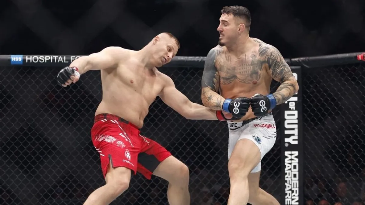 A UFC nehézsúlyú bajnoka nekiment a szervezet sztárjának
