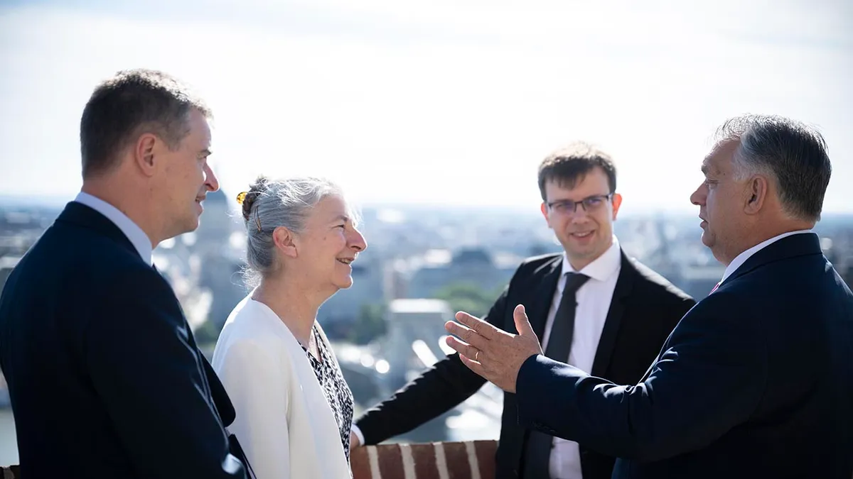 Meglepő vendéget fogadott Orbán Viktor a kormányülésen