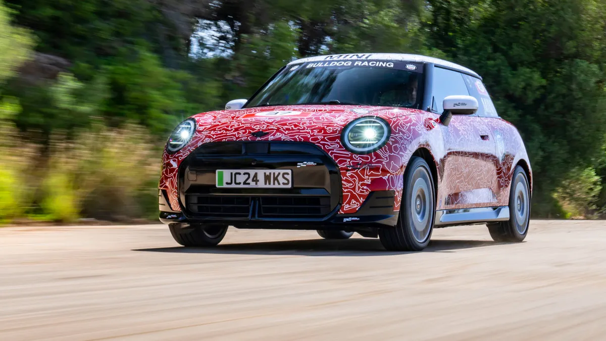 Ön dönt: benzin- vagy villanymotorral kéri a Mini Cooper JCW-t