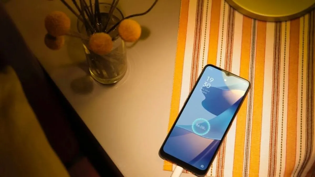 Mobilért gyilkolt egy 12 éves lány